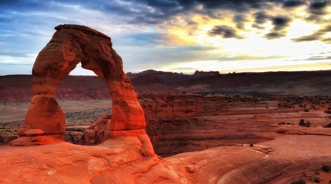 一等獎 綜合部 蔡青 落日拱門.jpg
